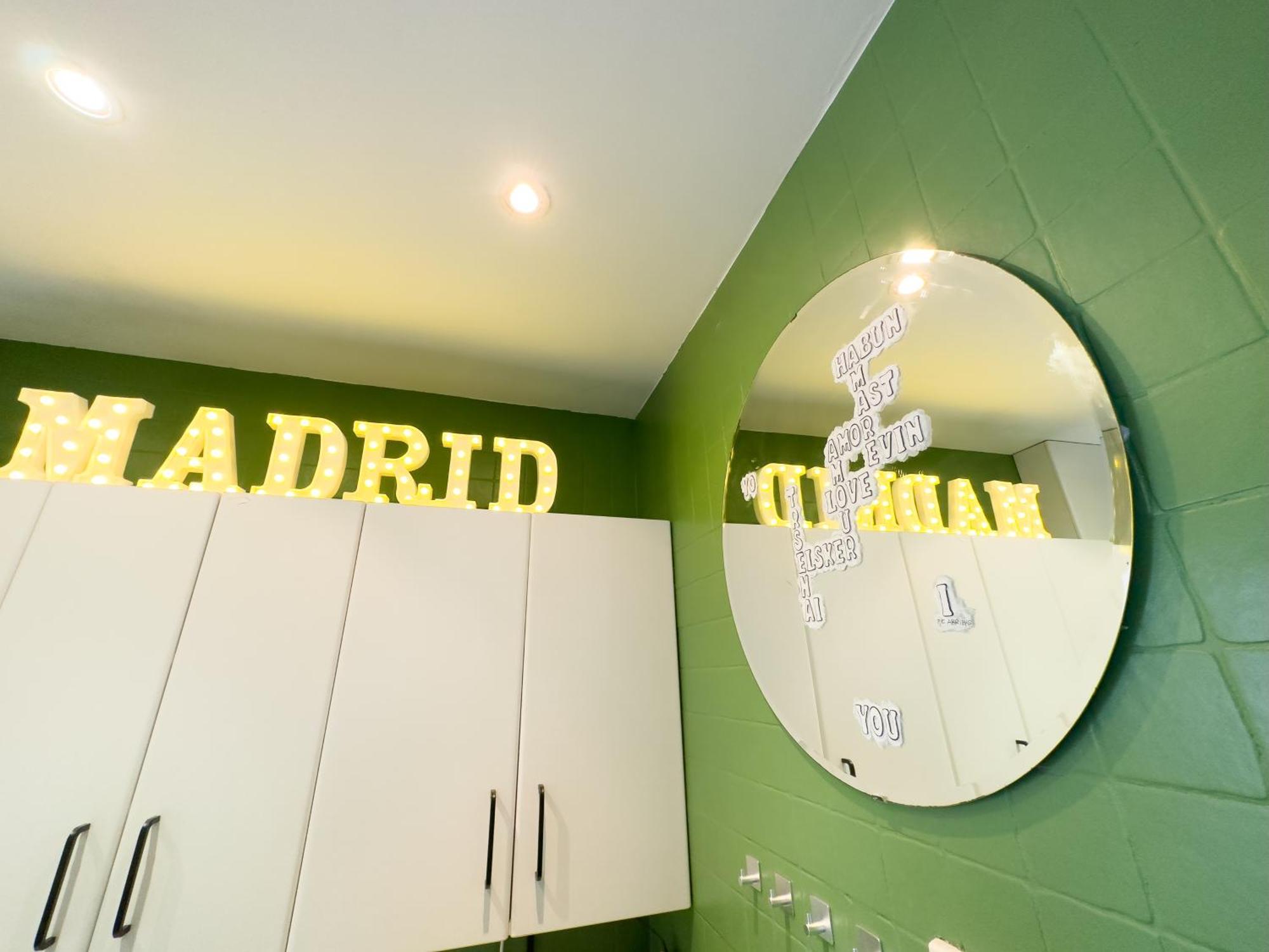 Disfruta Del Barrio De Las Letras Madrid Exteriör bild